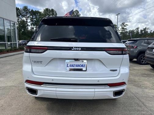 2022 Jeep Grand Cherokee Summit