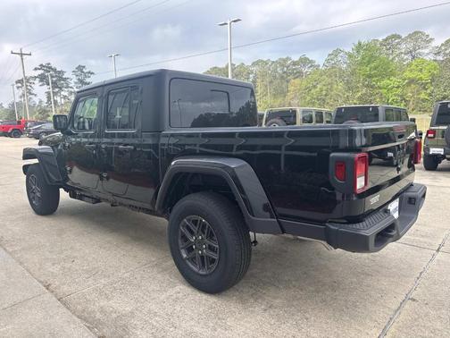 Black Clearcoat 2026 Jeep Gladiator Sport