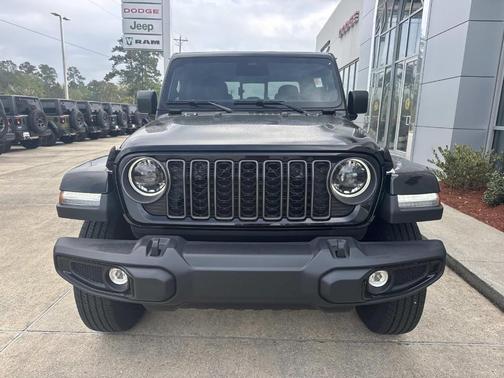 Black Clearcoat 2026 Jeep Gladiator Sport