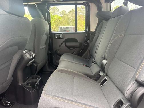Black Clearcoat 2026 Jeep Gladiator Sport