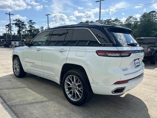 2022 Jeep Grand Cherokee Summit