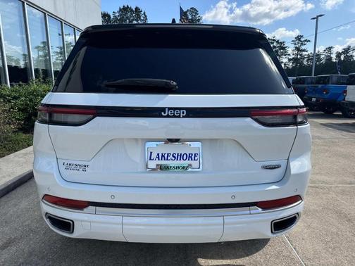 2022 Jeep Grand Cherokee Summit