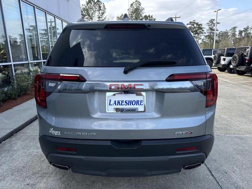 2023 GMC Acadia AT4