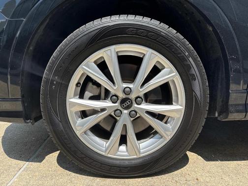 2023 Audi Q3 45 S line Premium
