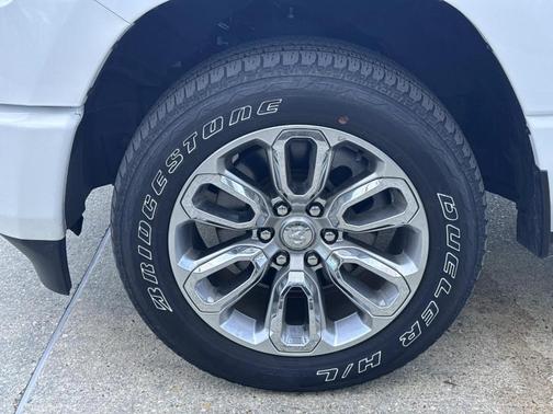 Bright White Clearcoat 2024 RAM 1500 Laramie