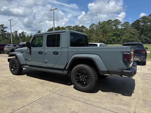 2025 Jeep Gladiator Sport