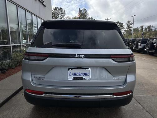 2025 Jeep Grand Cherokee Laredo