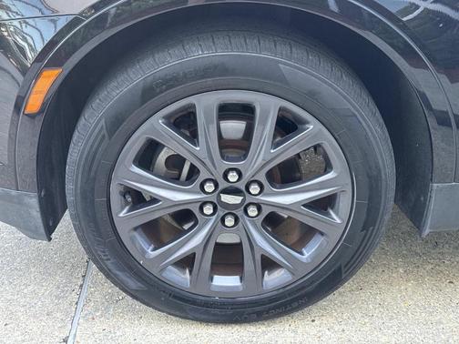 Stellar Black Metallic 2018 Cadillac XT5 Luxury