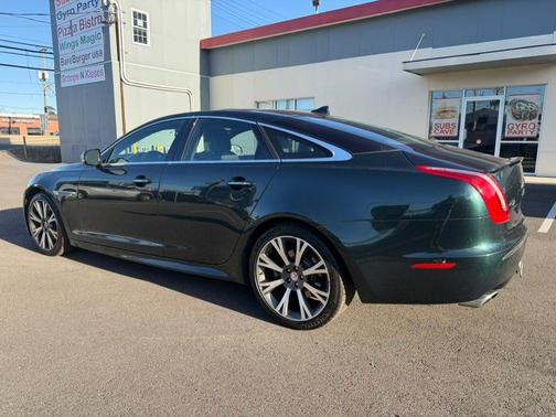 2015 Jaguar XJ Base