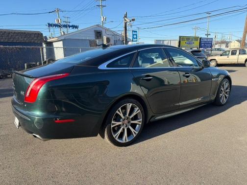 2015 Jaguar XJ Base