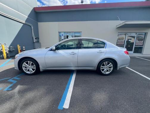 2011 INFINITI G25x Base