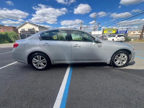 2011 INFINITI G25x Base