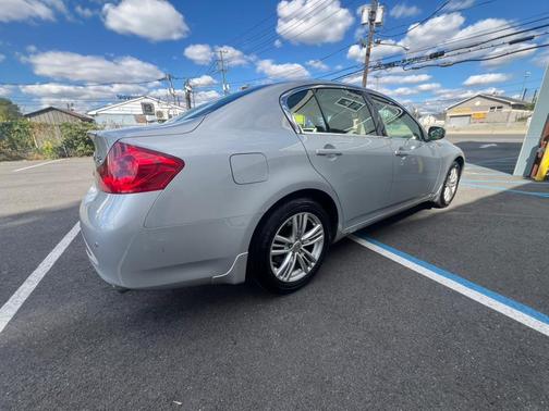 2011 INFINITI G25x Base