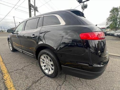 2018 Lincoln MKT Livery