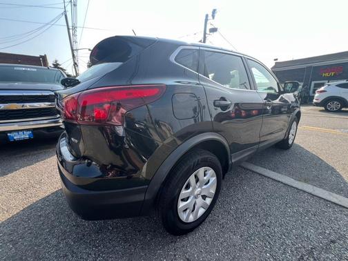 2018 Nissan Rogue Sport SV