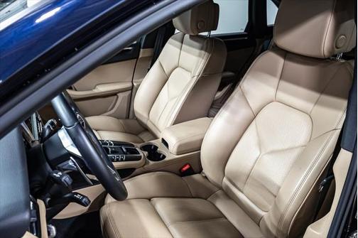 2021 Porsche Macan Base