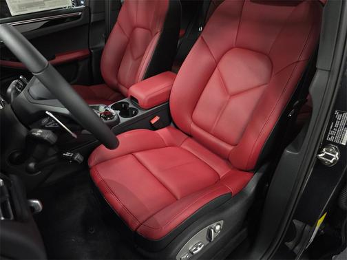 2025 Porsche Macan T