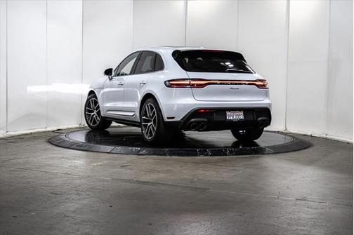 2025 Porsche Macan Base