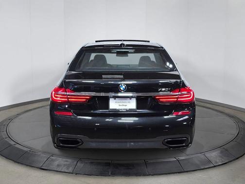 Black Sapphire Metallic 2018 BMW 750 I