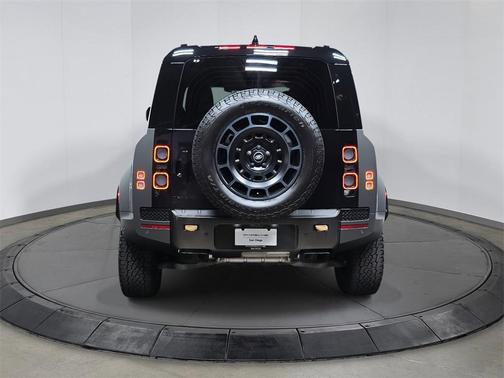 2025 Land Rover Defender 110 V8