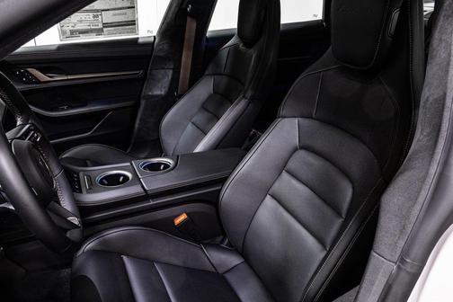 2025 Porsche Taycan Turbo