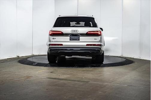 2023 Audi Q7 45 Premium Plus
