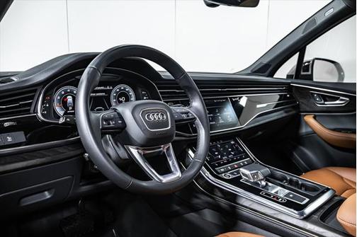 2023 Audi Q7 45 Premium Plus