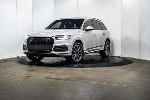 2023 Audi Q7 45 Premium Plus