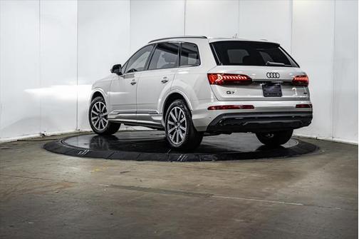 2023 Audi Q7 45 Premium Plus
