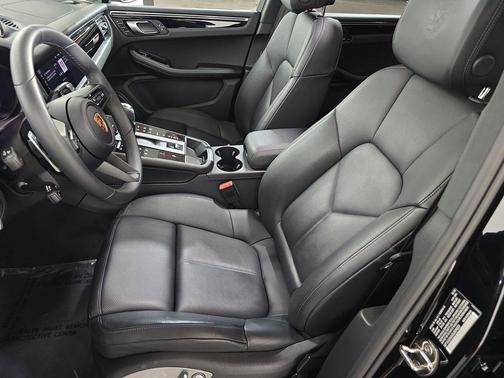 2025 Porsche Macan T