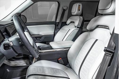 2023 Rivian R1S Adventure