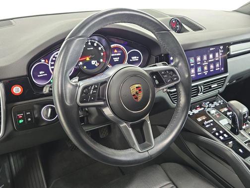2023 Porsche Cayenne Platinum Edition