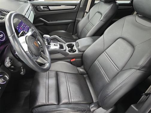 2023 Porsche Cayenne Platinum Edition