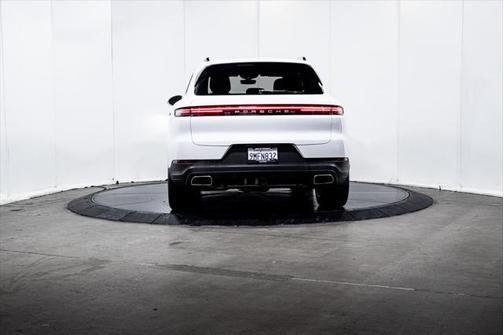 2024 Porsche Cayenne AWD