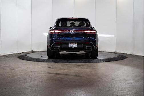 2022 Porsche Macan Base