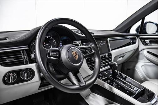 2022 Porsche Macan Base