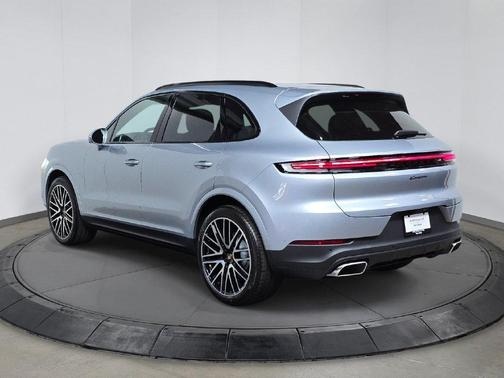 Dolomite 2026 Porsche Cayenne