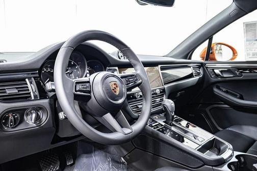 2025 Porsche Macan 