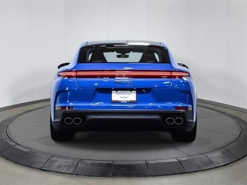 2025 Porsche Panamera 