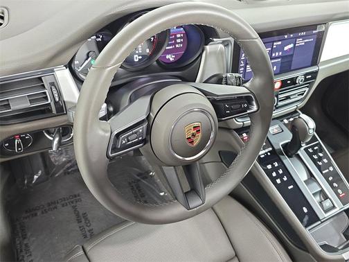 2024 Porsche Macan 