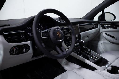 Volcano Grey Metallic 2025 Porsche Macan Macan