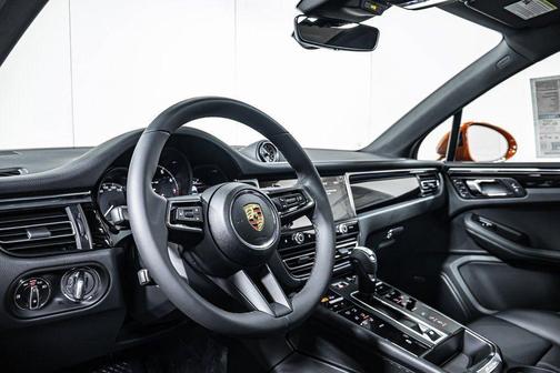 Papaya 2025 Porsche Macan Macan