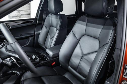 Papaya 2025 Porsche Macan Macan