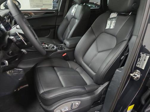 Volcano Grey Metallic 2025 Porsche Macan Macan