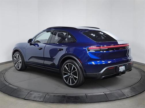 2025 Porsche Macan 4S
