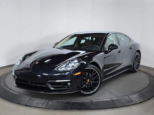 Jet Black 2023 Porsche Panamera 4