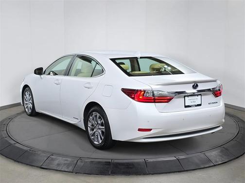 2016 Lexus ES 300h Base