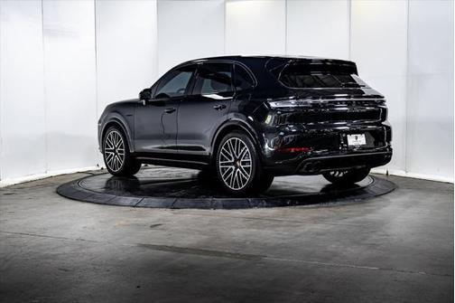 2024 Porsche Cayenne E-Hybrid S