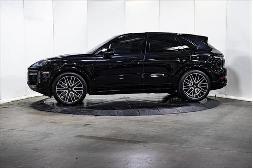 2024 Porsche Cayenne E-Hybrid S