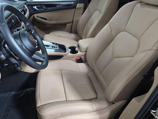 Copper Ruby Metallic 2025 Porsche Macan